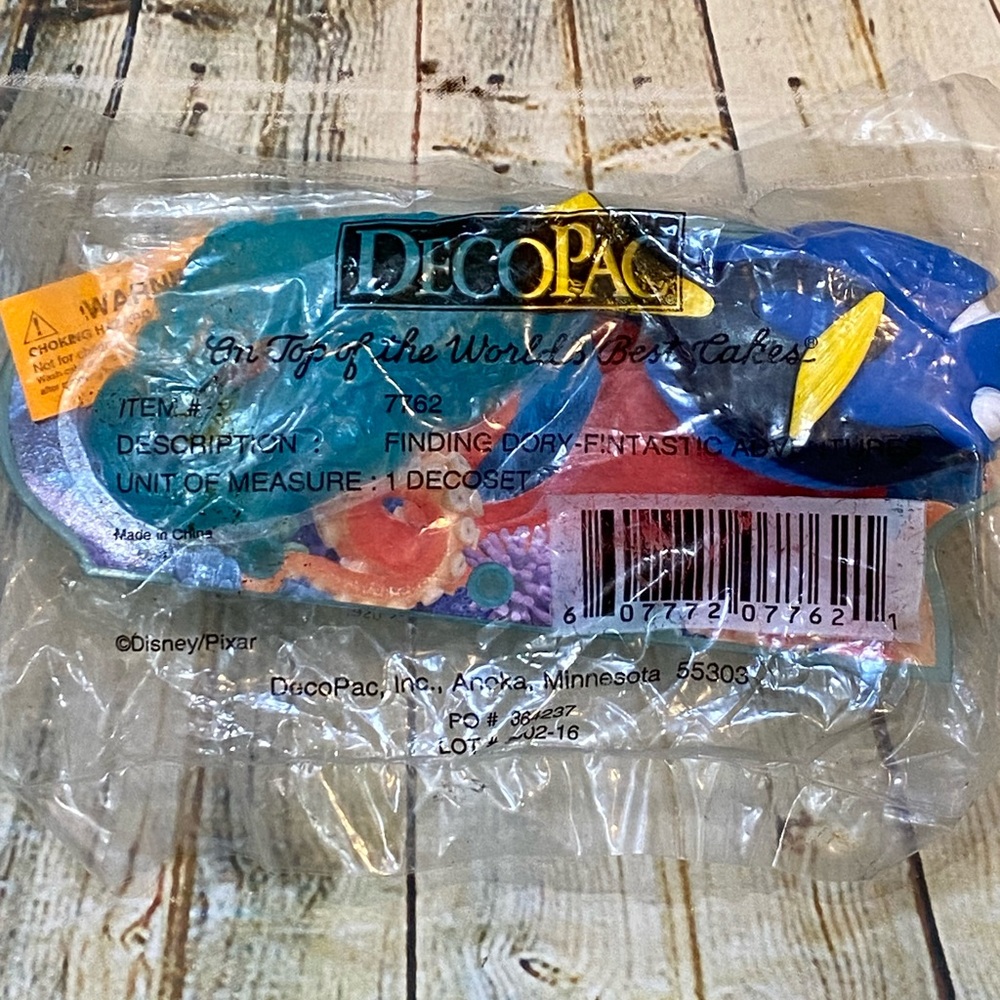 DecoPac Disney and Pixar Finding Dory Cake Topper Set  Decoration